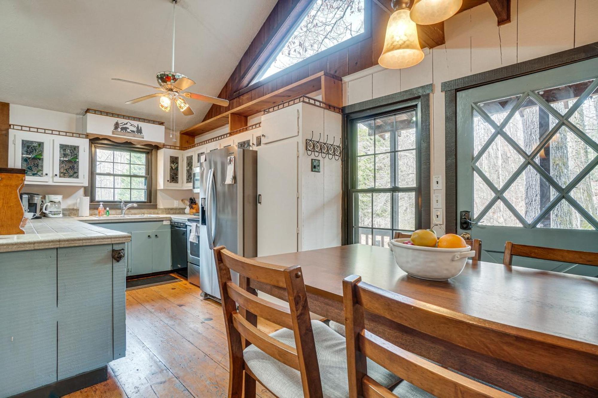 Charming Cabin With Fire Pit And Decks About 7 Mi To Helen Sautee Nacoochee ภายนอก รูปภาพ
