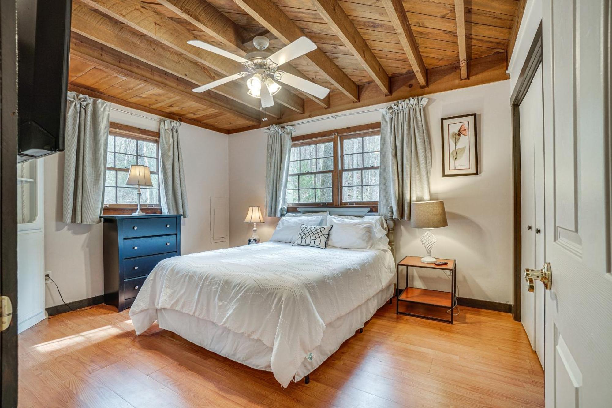 Charming Cabin With Fire Pit And Decks About 7 Mi To Helen Sautee Nacoochee ภายนอก รูปภาพ