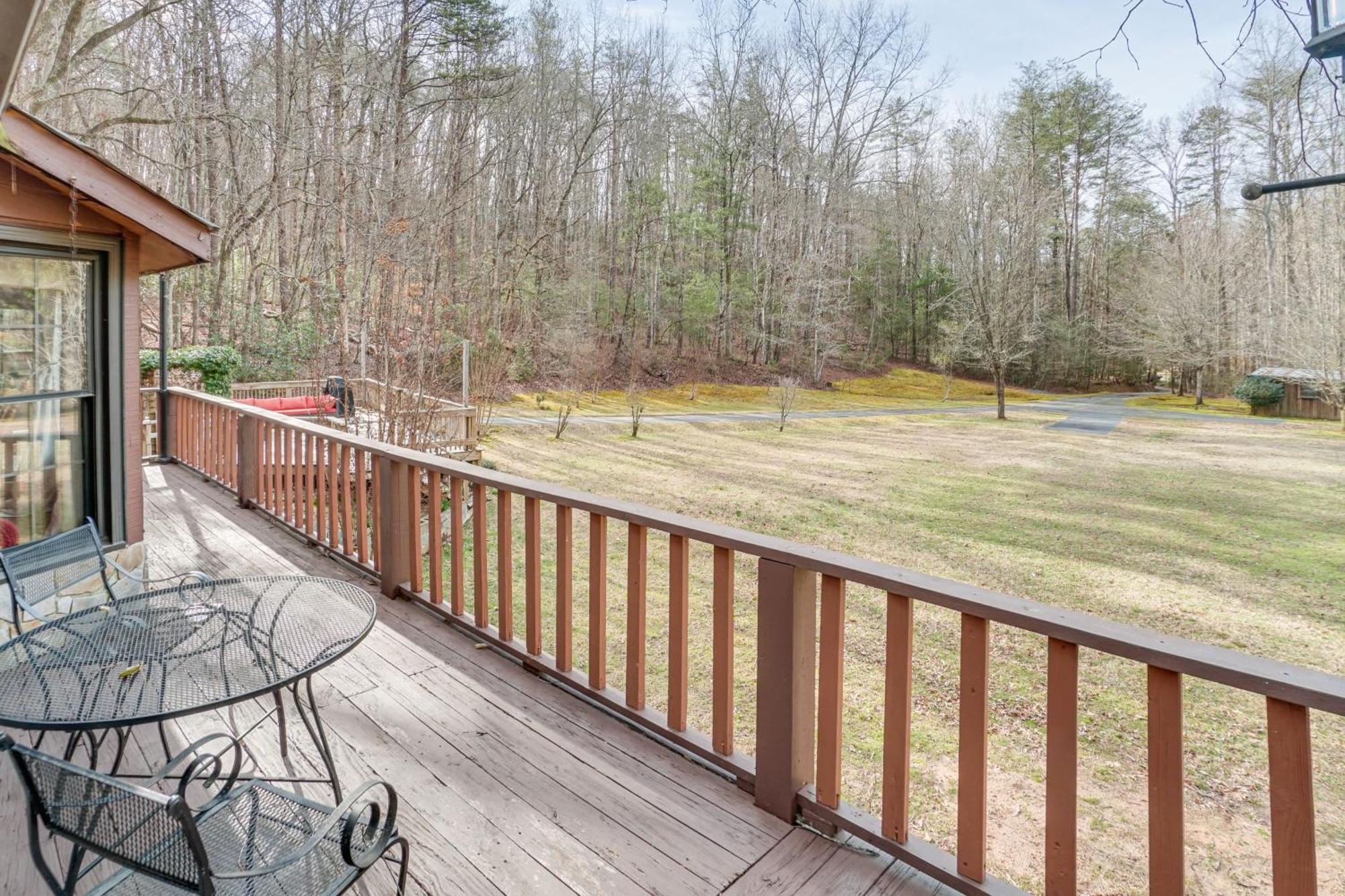 Charming Cabin With Fire Pit And Decks About 7 Mi To Helen Sautee Nacoochee ภายนอก รูปภาพ