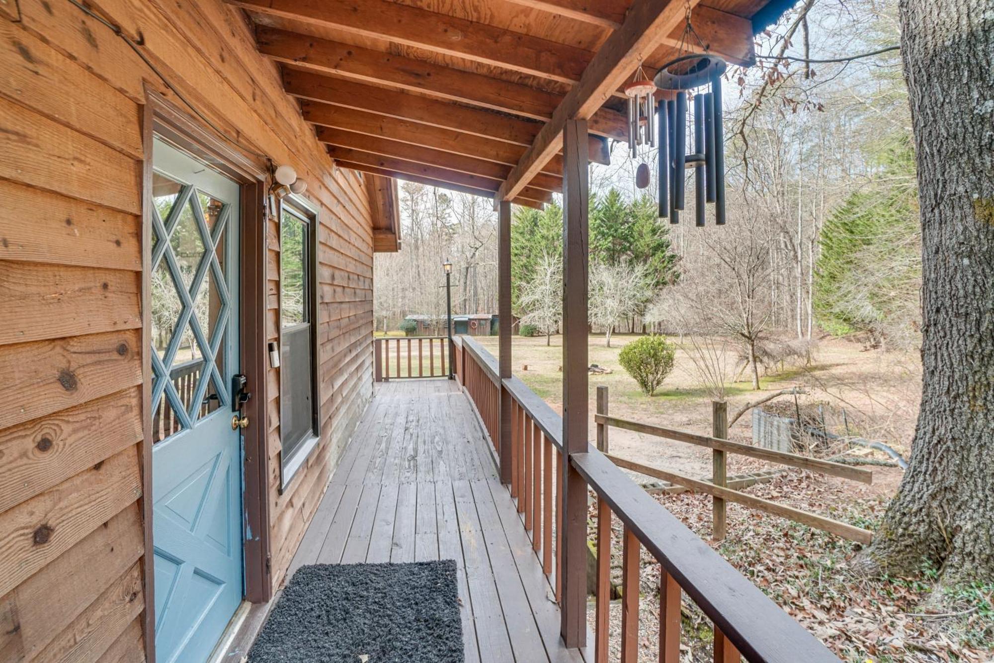 Charming Cabin With Fire Pit And Decks About 7 Mi To Helen Sautee Nacoochee ภายนอก รูปภาพ