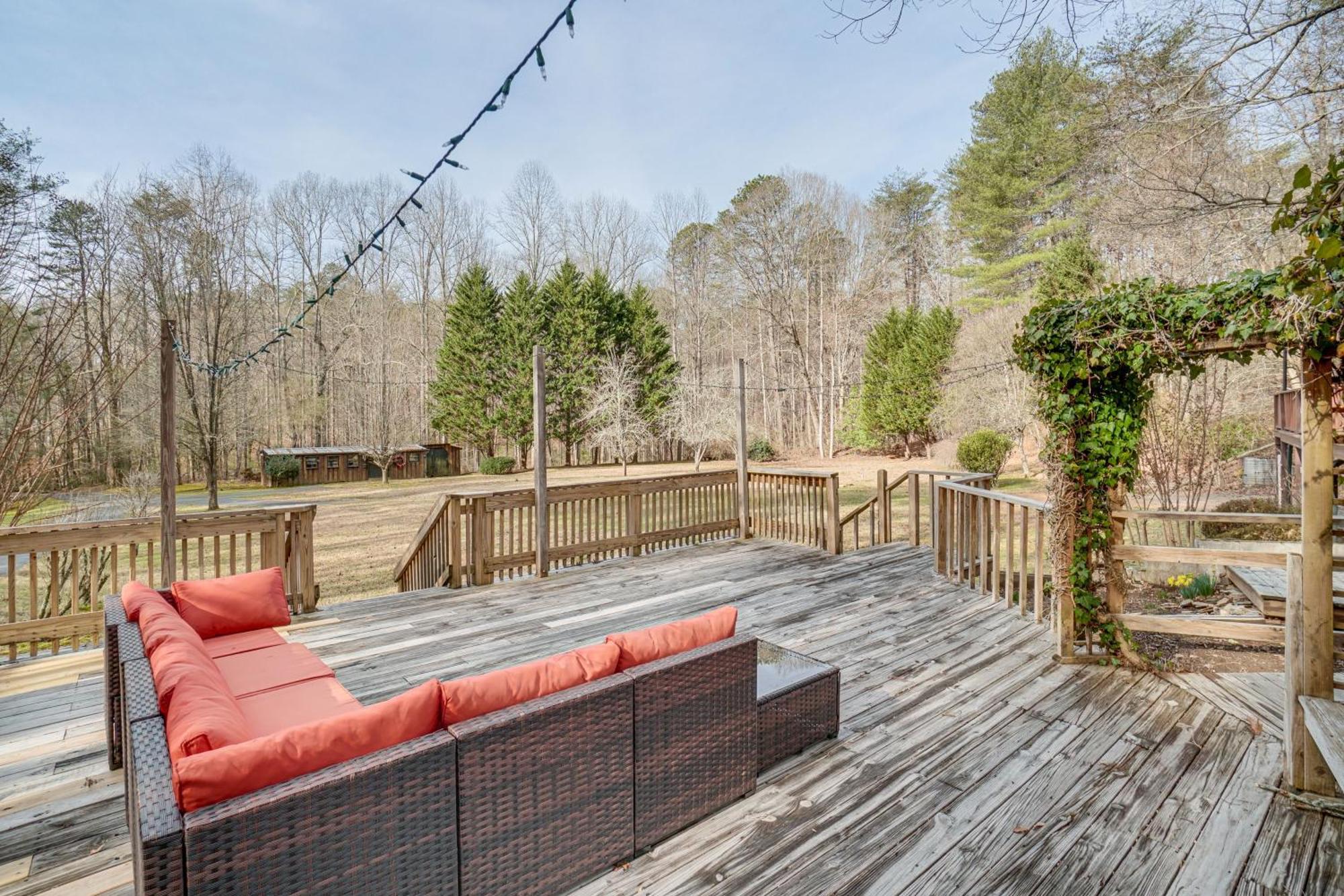 Charming Cabin With Fire Pit And Decks About 7 Mi To Helen Sautee Nacoochee ภายนอก รูปภาพ